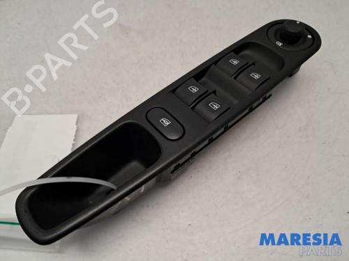 Used Switch RENAULT ZOE Hatchback Van (BFM_) Electric (BFME) (92 hp) 31390158