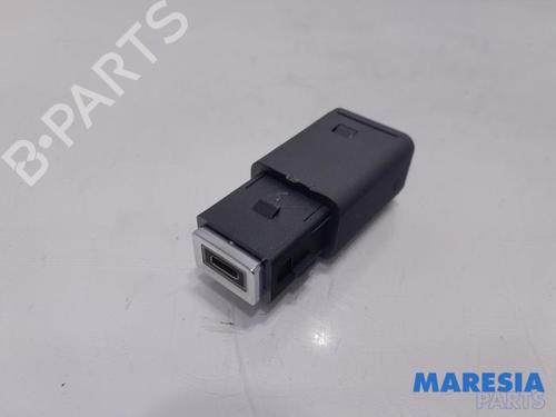 Used Other PEUGEOT 2008 II (UD_, US_, UY_, UJ_, UR_, UC_) e-2008 (UKZKXZ) (136 hp) 31474804