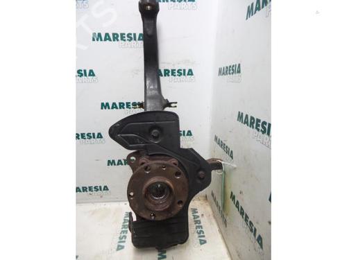 left-front-steering-knuckle-alfa-romeo-156-932_-1997-1998-1999-2000-2001-2002-2003-2004-2005-31523130 main image