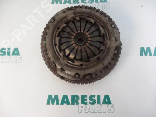 Used Flywheel RENAULT MEGANE II Saloon (LM0/1_) 1.5 dCi (LM02, LM13, LM2A) (101 hp) 31481990