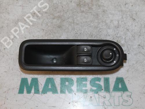 Used Switch RENAULT TWINGO II (CN0_) 1.2 16V (CN0K, CN0V, CN0A) (76 hp) 31493567