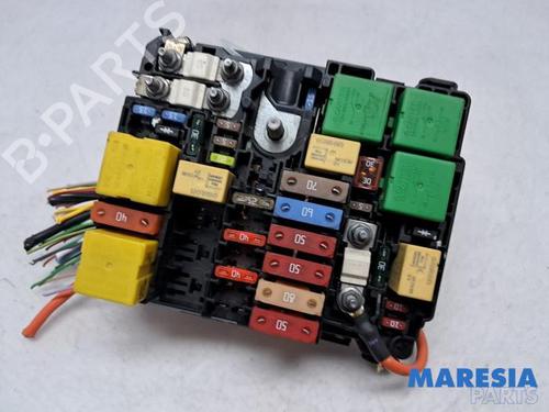 Used Fuse box PEUGEOT 308 SW II (LC_, LJ_, LR_, LX_, L4_) 1.6 BlueHDi 120 (120 hp) 31527541