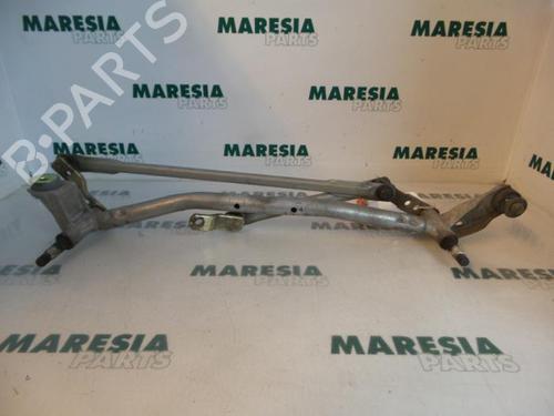 front-wipers-mechanism-renault-megane-ii-bm01_-cm01_-2001-2002-2003-2004-2005-2006-2007-2008-2009-2010-2011-2012-31428938 main image