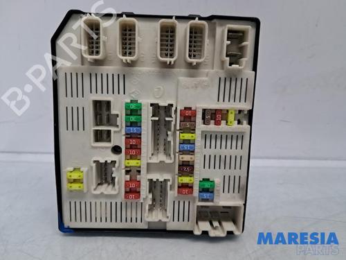 Sikringsdåse RENAULT MEGANE III Grandtour (KZ0/1) 1.5 dCi (KZ09, KZ0D, KZ1G, KZ29, KZ14, KZ1W, KZ10, KZ1F,... (110 hp) 32197187