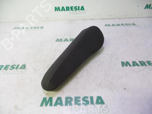 Used Armrest / Center console RENAULT ESPACE IV (JK0/1_) 2.0 dCi (JK02, JK03) (131 hp) 31492152