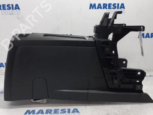 Console centrale PEUGEOT 5008 (0U_, 0E_) 1.6 16V (156 hp) 31420266