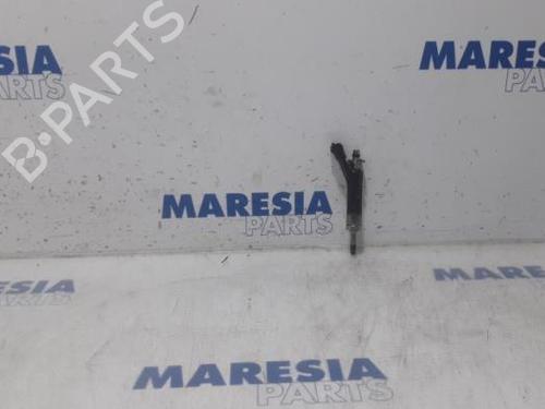 Used Injector PEUGEOT 208 I (CA_, CC_) 1.2 THP 110 (110 hp) 31524660