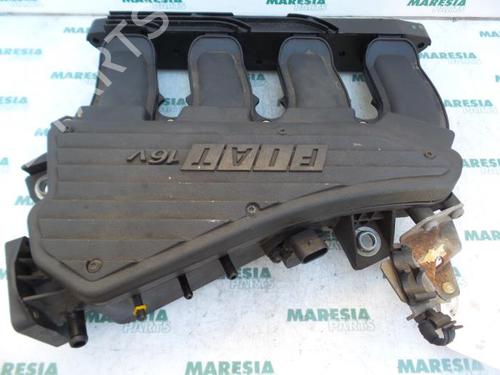 Used Injection rail FIAT STILO (192_) 1.6 16V (192_XB1A) (103 hp) 31460778