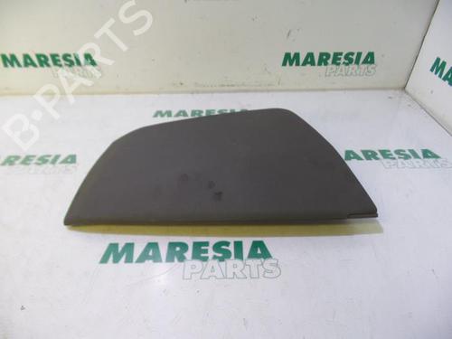 Handskerum FIAT IDEA (350_) 1.4 16V (95 hp) 31497313