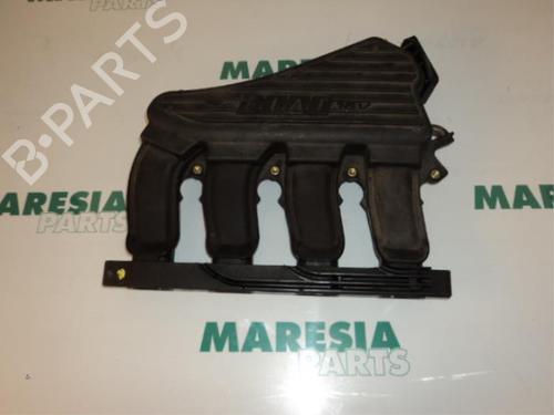 Used Injection rail FIAT STILO (192_) 1.6 16V (192_XB1A) (103 hp) 31530811