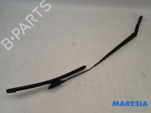 Used Front windshield wiper arm RENAULT CLIO IV Grandtour (KH_) 1.5 dCi 90 (KHN3, KHN4) (90 hp) 31475625