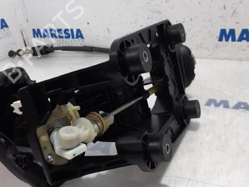 Gear lever CITROËN C4 CACTUS 1.2 VTi 82 | BP31391852M90