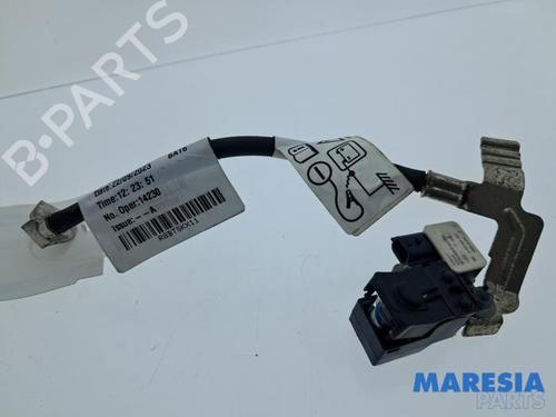 Used Electronic sensor Electronic sensor RENAULT CAPTUR II (HF_) TCe 160 (HFN1) (158 hp) 39932839 39932839