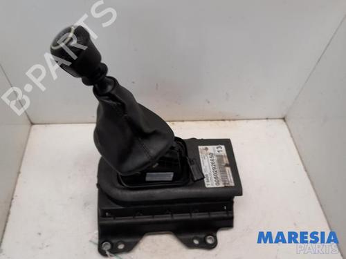 Used Gear lever FIAT PUNTO (199_) 0.9 (101 hp) 31408042