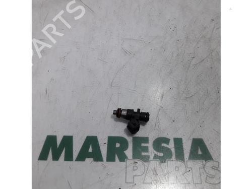 Inyector RENAULT CLIO III (BR0/1, CR0/1) 1.2 16V (BR02, BR0J, BR11, CR02, CR0J, CR11) (75 hp) 31448350