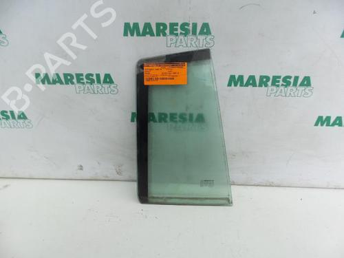 front-right-quarter-glass-renault-megane-ii-estate-km01_-2003-2004-2005-2006-2007-2008-2009-2010-2011-2012-31507229 main image