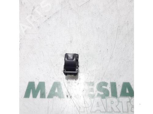 switch-renault-clio-iv-bh_-2012-2013-2014-2015-2016-2017-2018-2019-2020-2021-31472285 main image