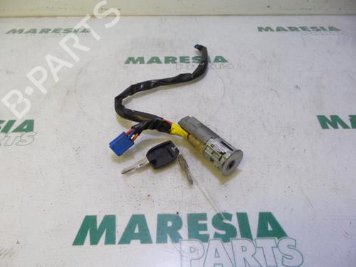 Used Ignition barrel PEUGEOT 206 Hatchback (2A/C) 1.4 i (75 hp) 31487985