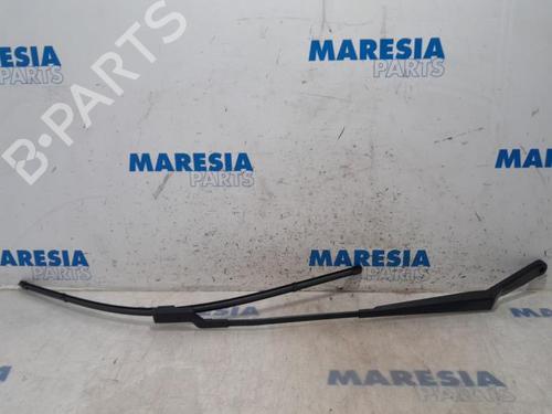 Used Front windshield wiper arm PEUGEOT 308 CC (4B_) 1.6 16V (120 hp) 31468062