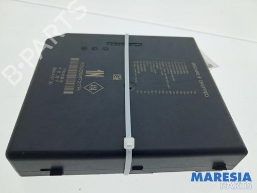 Used Fuse box Fuse box RENAULT MEGANE IV Hatchback (B9A/M/N_) 1.6 TCe 205 (B9MV) (205 hp) 36420604 36420604