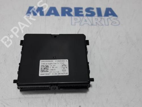 Used Electronic module RENAULT CLIO IV Grandtour (KH_) 0.9 TCe 90 (90 hp) 31496852