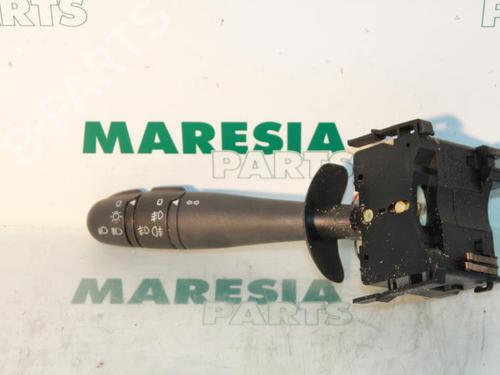 Used Steering column stalk RENAULT LAGUNA II (BG0/1_) 1.8 16V (BG0B, BG0M) (120 hp) 31388663