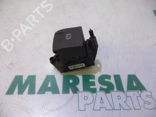 switch-renault-grand-scenic-iii-jz01_-2009-2010-2011-2012-2013-2014-2015-2016-31535290 main image