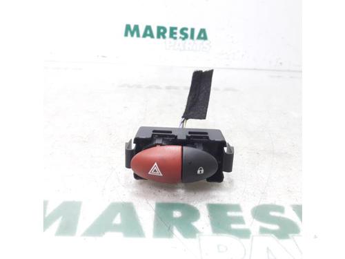 Advarselsbryter RENAULT TWINGO II (CN0_) 1.2 (CN0D) (58 hp) 31421550