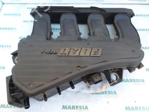 Used Injection rail FIAT STILO Multi Wagon (192_) 1.6 16V (103 hp) 31466642