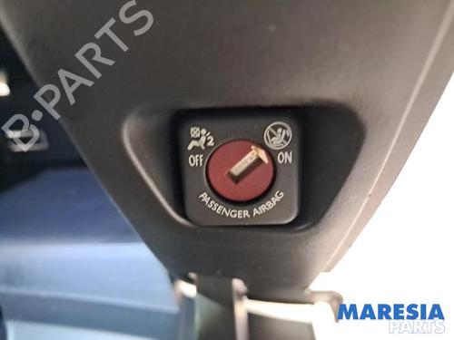 Glove box PEUGEOT 2008 I (CU_) 1.2 VTi | BP31515390C95 