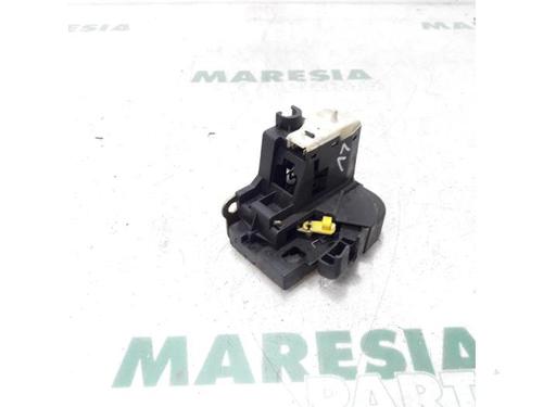 electronic-module-renault-clio-ii-bb_-cb_-1998-1999-2000-2001-2002-2003-2004-2005-2006-2007-2008-2009-2010-2011-2012-2013-2014-2015-2016-31467307 main image