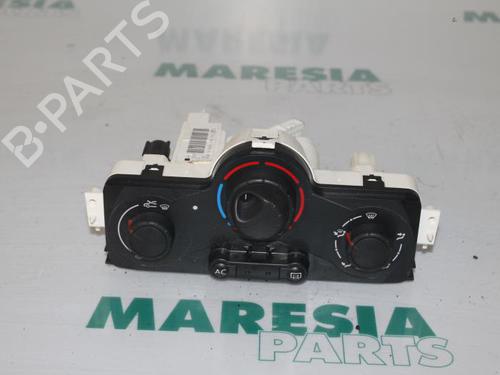 Used Climate control RENAULT MEGANE II Saloon (LM0/1_) 1.6 (113 hp) 31408079
