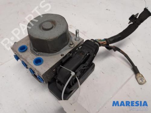 Used ABS pump RENAULT ZOE Hatchback Van (BFM_) Electric (BFME) (92 hp) 31503064
