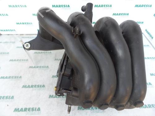 Used Injection rail RENAULT CLIO II (BB_, CB_) 1.4 (B/CB0C, B/CB0S) (75 hp) 31418772