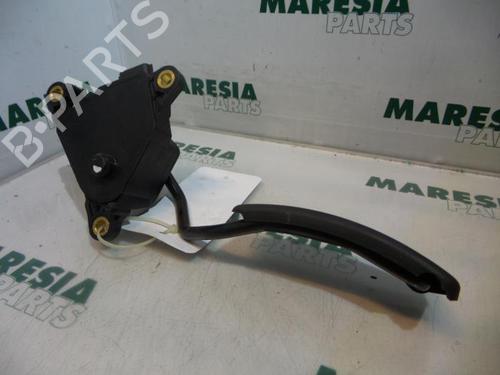 electronic-module-renault-megane-ii-estate-km01_-2003-2004-2005-2006-2007-2008-2009-2010-2011-2012-31443100 main image