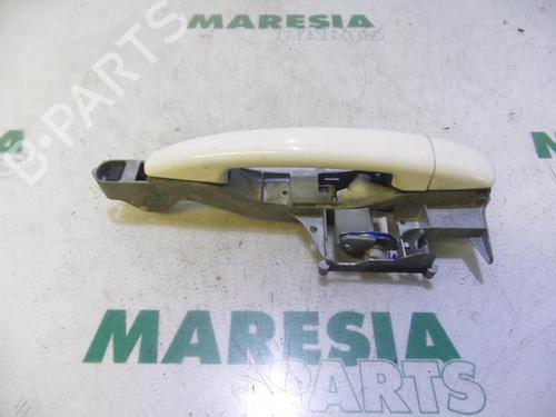 front-right-exterior-door-handle-peugeot-208-i-ca_-cc_-2012-2013-2014-2015-2016-2017-2018-2019-2020-2021-31485634 main image