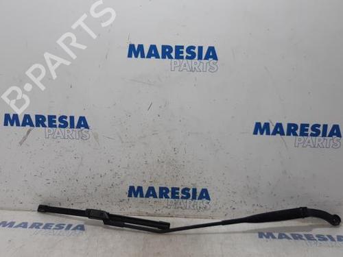 Used Front windshield wiper arm FIAT PANDA (312_, 319_) 0.9 (312PXG1A) (86 hp) 31434032