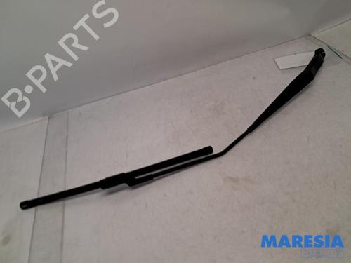 Used Front windshield wiper arm ALFA ROMEO GIULIETTA (940_) 1.4 TB (940FXB1A, 940FXB11) (170 hp) 31481933