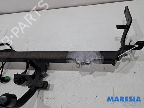Tow ball/Mechanism PEUGEOT 2008 I (CU_) 1.2 THP 110 / PureTech 110 | BP32012121C141