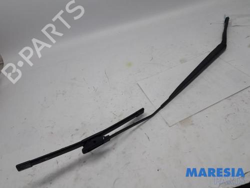 Used Front windshield wiper arm RENAULT CLIO IV Grandtour (KH_) 0.9 TCe 90 (90 hp) 31529392