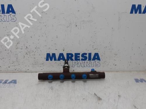 Used Injection rail RENAULT MEGANE III Grandtour (KZ0/1) 1.5 dCi (KZ09, KZ0D, KZ1G, KZ29, KZ14, KZ1W, KZ10, KZ1F,... (110 hp) 31477042