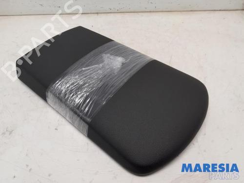 Used Armrest / Center console PEUGEOT 3008 I MPV (0U_) 1.6 VTi (120 hp) 31469694