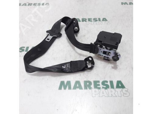 Used Rear right seatbelt RENAULT TWINGO II (CN0_) 1.2 (CN0D) (58 hp) 31487634