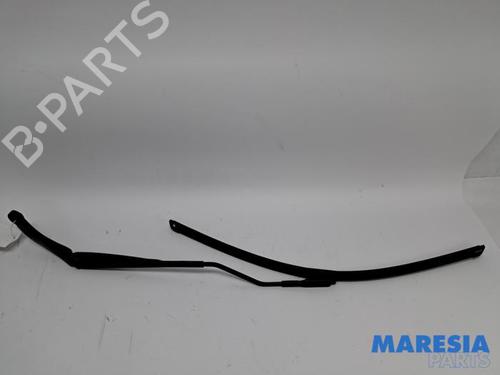Used Front windshield wiper arm Front windshield wiper arm RENAULT CAPTUR I (J5_, H5_) 1.3 TCe 150 (J5NK, J5JS) (150 hp) 40157866 40157866