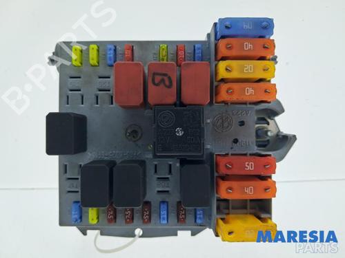 Used Fuse box Fuse box 39449629 39449629