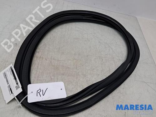 Used Rubber door seal PEUGEOT 2008 II (UD_, US_, UY_, UJ_, UR_, UC_) 1.2 PureTech 100 (USHNK) (101 hp) 32351515