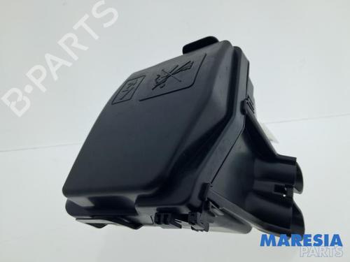 Used Fuse box RENAULT CAPTUR I (J5_, H5_) 1.2 TCe 120 (120 hp) 33055035