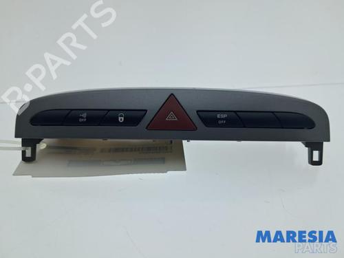 warning-switch-peugeot-308-cc-4b_-2009-2010-2011-2012-2013-2014-2015-33674524 main image