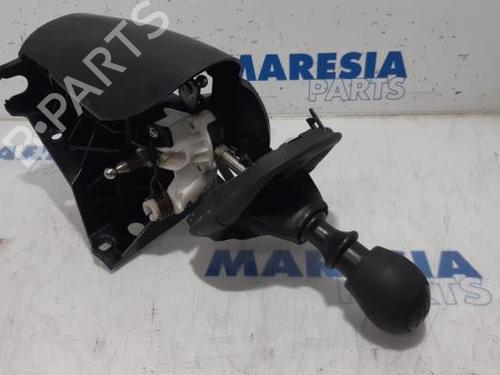 Used Gear lever RENAULT TRAFIC III Van (FG_) 1.6 dCi 125 (FGMH) (125 hp) 31486793