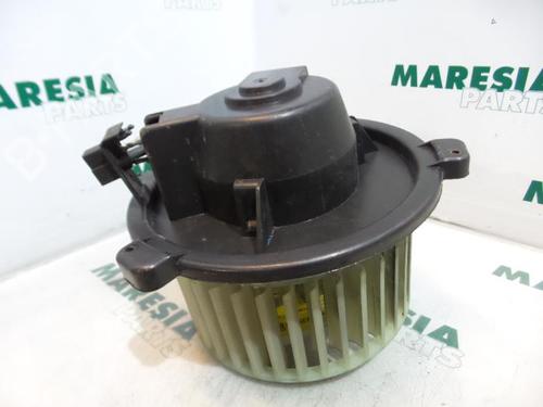 Used Heater blower motor LANCIA Y (840_) 1.2 (840AA, 840AF1A) (60 hp) 31470930